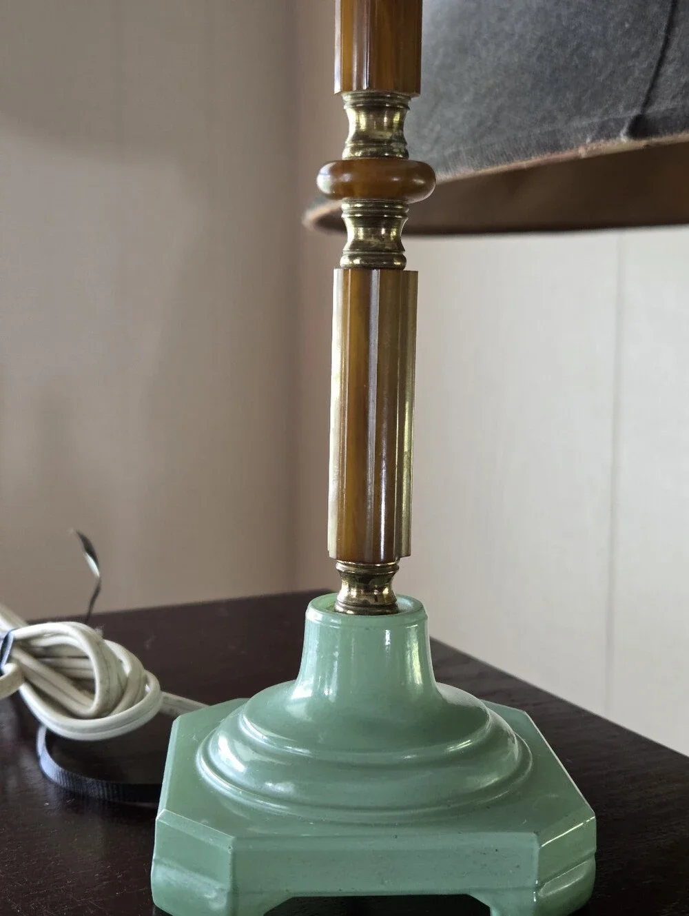 Antique Art Deco 1930's Bakelite And Jadeite Lampa